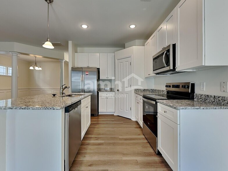 Building Photo - 105 Summer Hill Ct