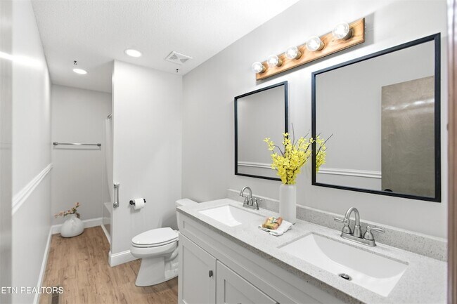 Building Photo - 1501 Woodbury Ct