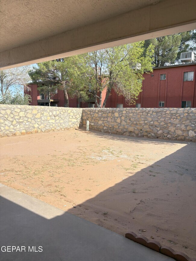 Building Photo - 2819 Anise Dr