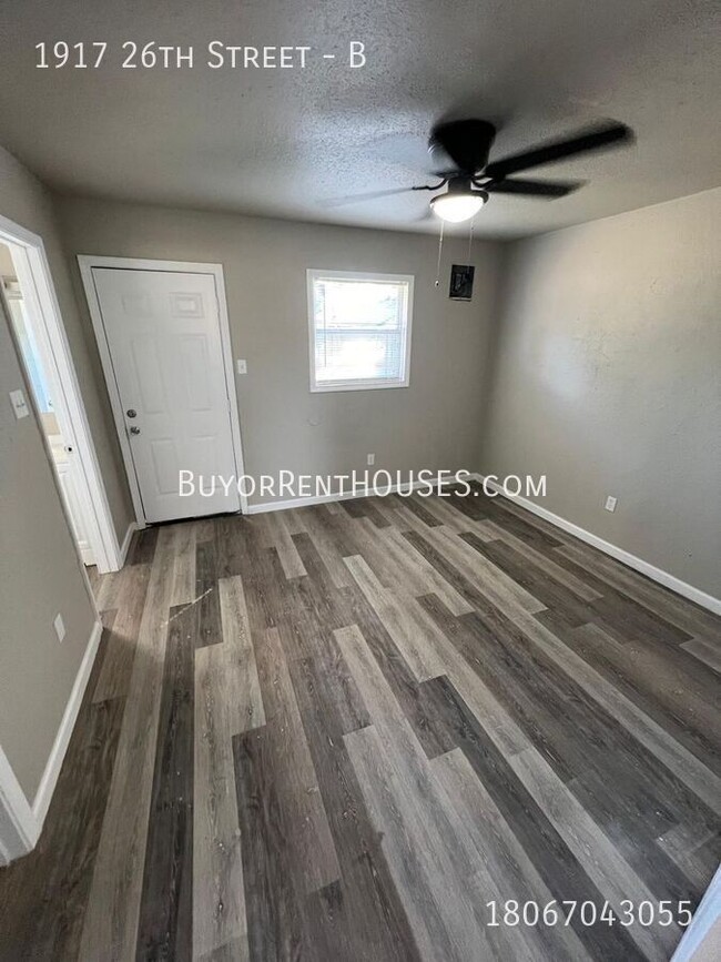 Building Photo - $499 Move-In Special (+ admin fee) + $0 De...