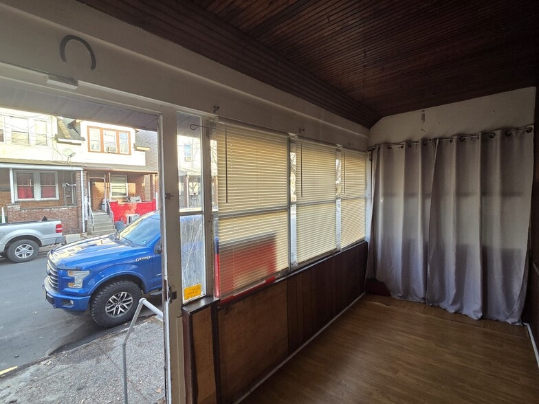 Building Photo - 301 S Logan Ave