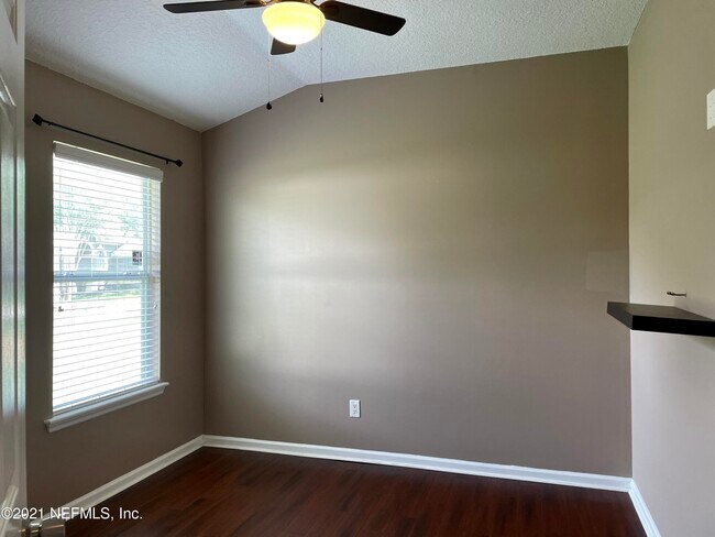 Building Photo - 400 Bayridge Ct