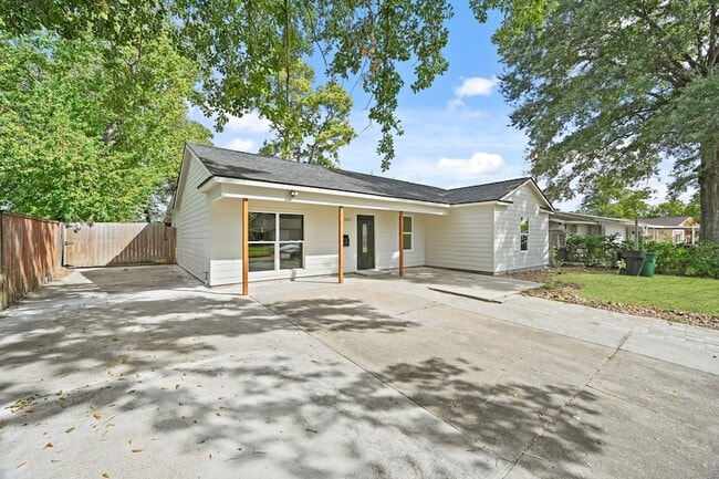 Building Photo - 10211 Glenmawr Dr