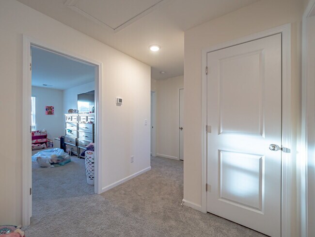 Building Photo - "Spacious Elegance Awaits: 4-Bedroom Haven with Granite Touches in Sumter"