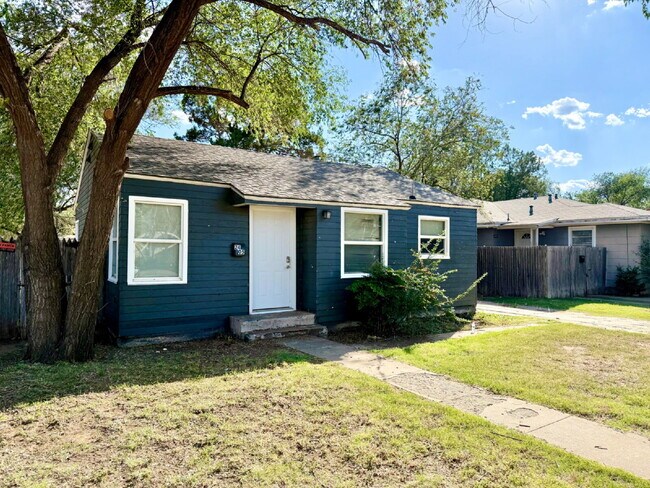Building Photo - Steps from Beautiful  Park, Bonus Room & C...