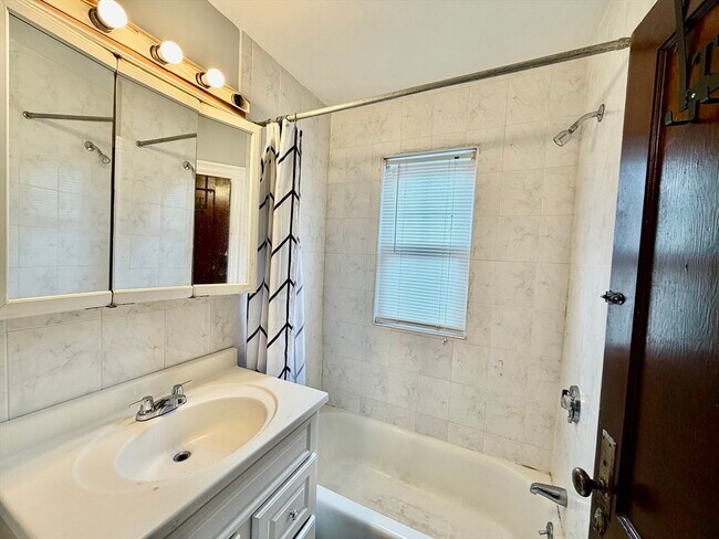 Building Photo - 162 South St