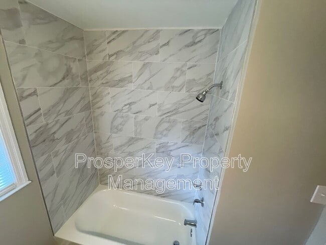 Building Photo - 4555 Hillpine Rd