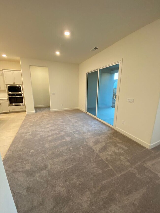 Building Photo - 4989 Gold Rush Dr
