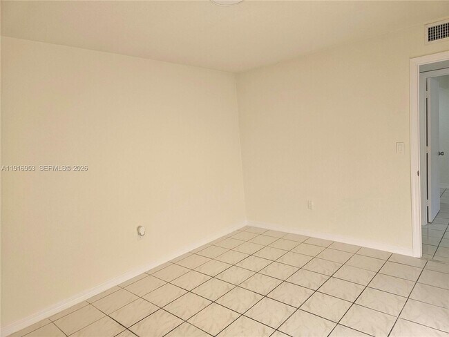 Building Photo - 311 W Park Dr