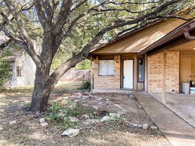 Primary Photo - "Charming 3-Bed Retreat with Cozy Fireplac...