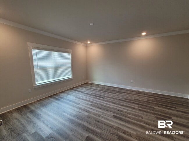Building Photo - 1045 Hayward Lp