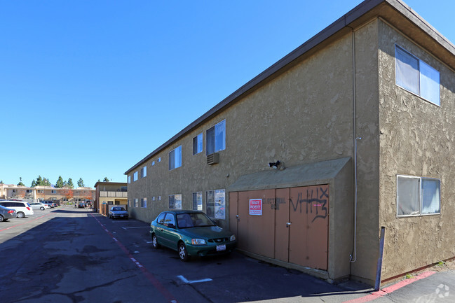 Building Photo - Oak Manor Apartments