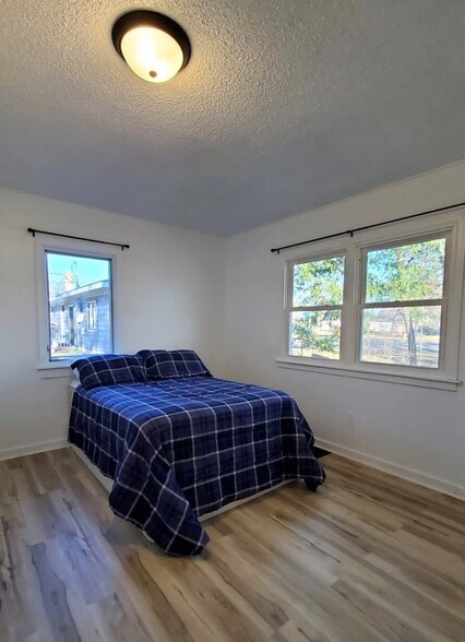 Four Bedrooms - 2705 Bemidji Ave N