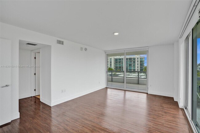 Building Photo - 9261 E Bay Harbor Dr