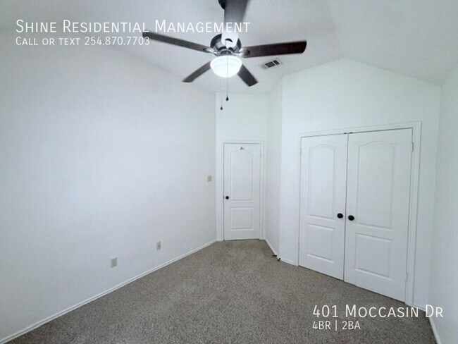 Building Photo - 401 Moccasin Dr