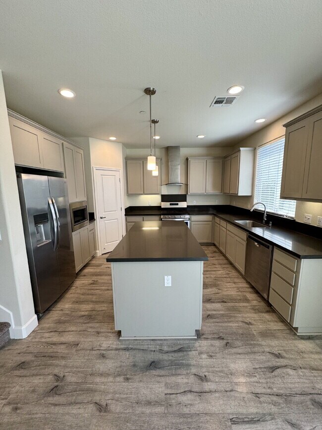 Building Photo - Freshly Painted 4 Bedroom Home with 3-Car Garage in Brentwood