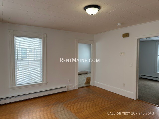 Building Photo - 116 Elm St