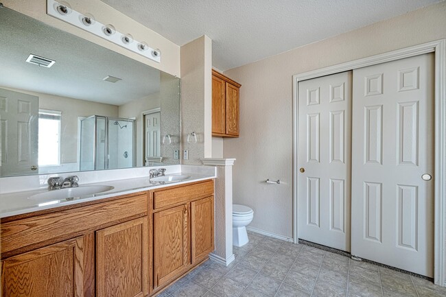 Building Photo - Beautiful 3/2.5/2 two story with two livin...