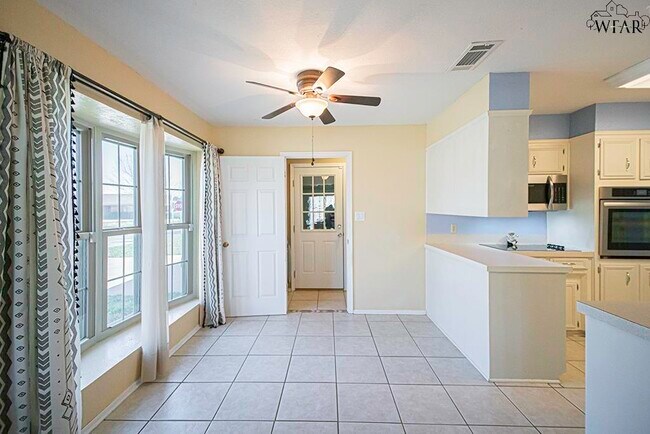 Building Photo - 1223 Amherst St