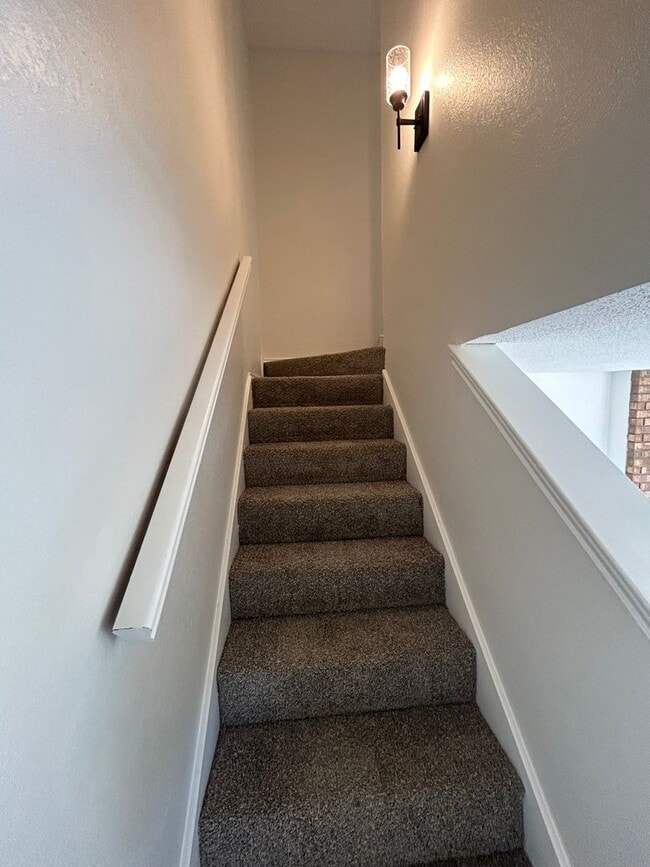 Building Photo - Come and see this well-kept beautiful home today!