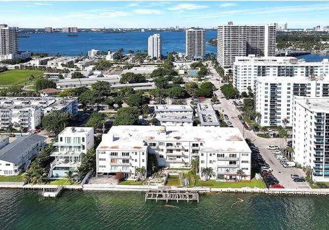 Building Photo - 1880 S Treasure Dr