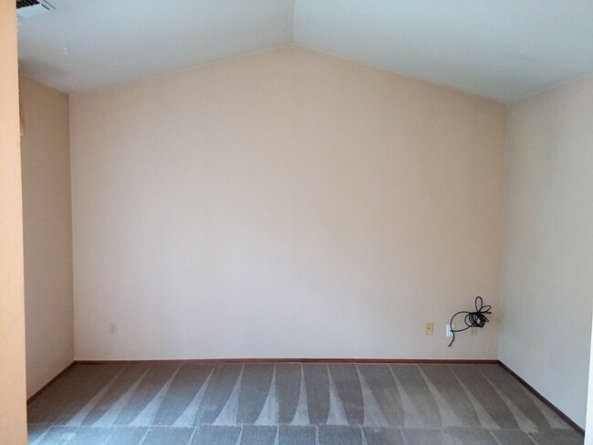 Building Photo - 604 Alamine Dr
