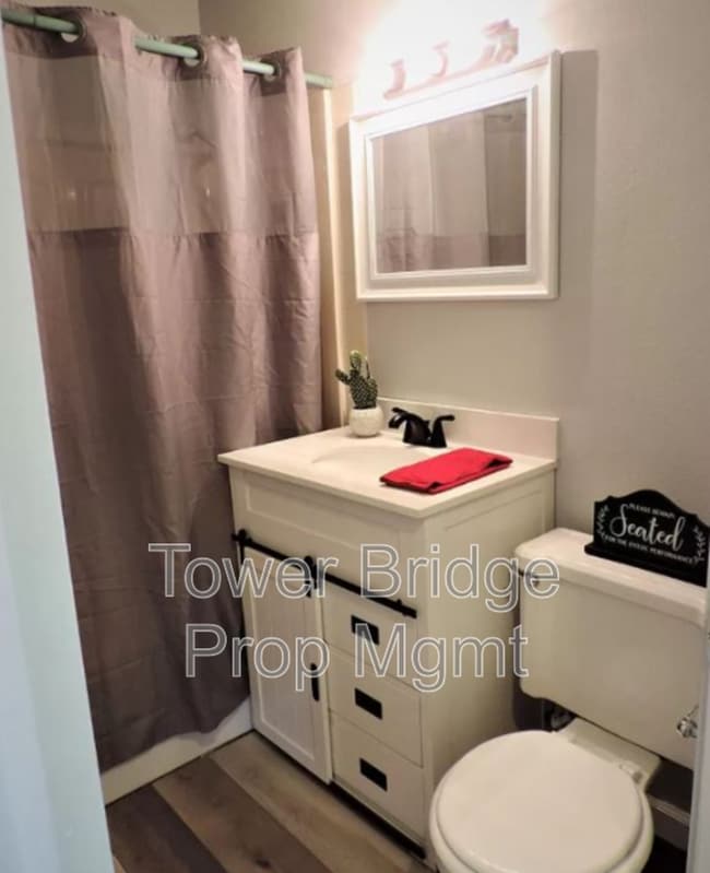 Building Photo - 10666 Van Stralen Way