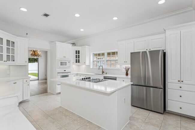 Building Photo - 5930 Hermitage Dr