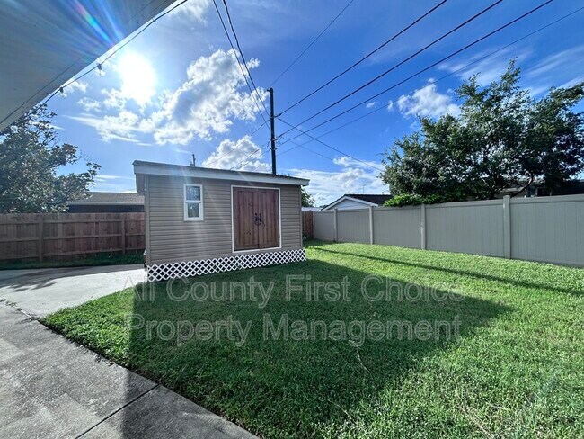 Building Photo - 6801 29th Terrace N