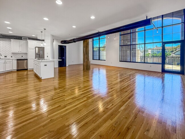 Building Photo - 1005 S Shepherd Dr