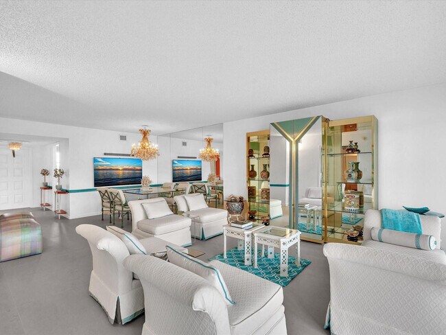 Building Photo - 1537 E Hillsboro Blvd