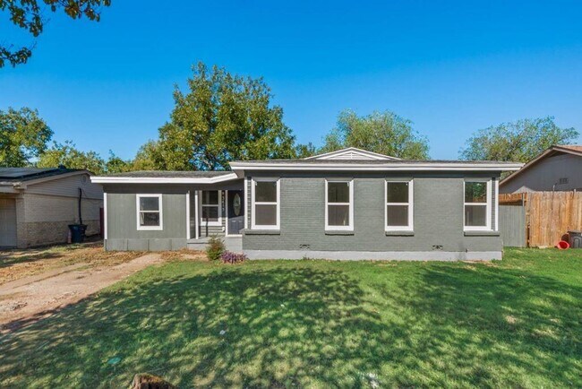 Building Photo - 3415 Crites St