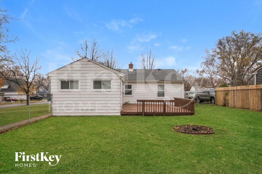 Building Photo - 639 N Martha St