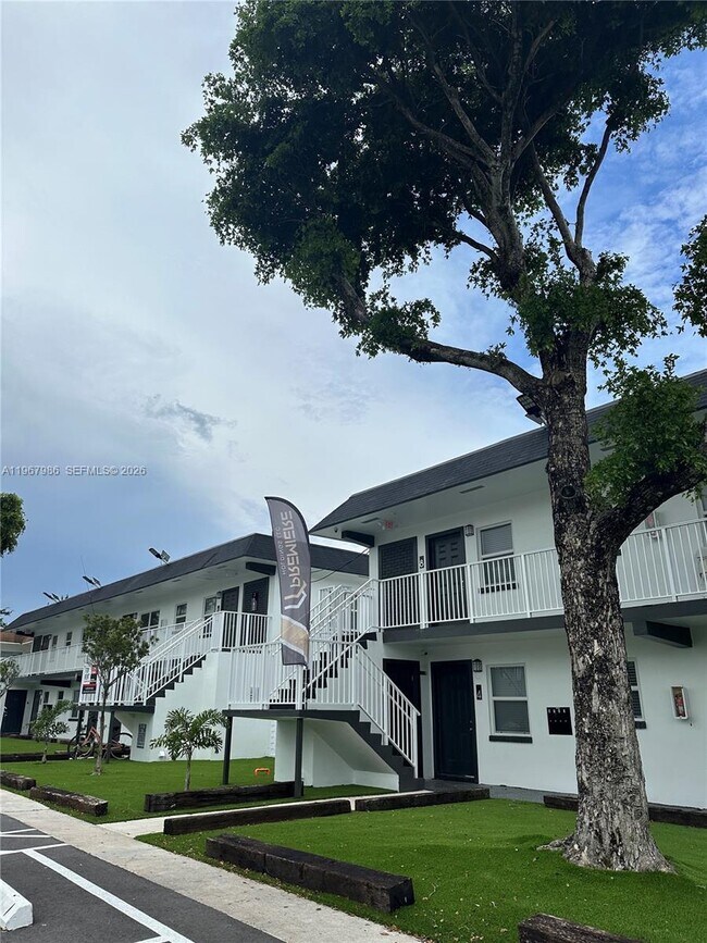 Building Photo - 3616 NE 11th Ave