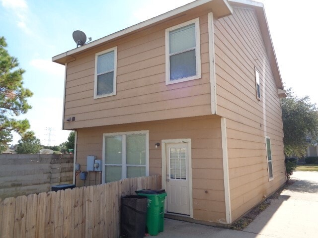 Building Photo - 16718 Libson Falls Dr