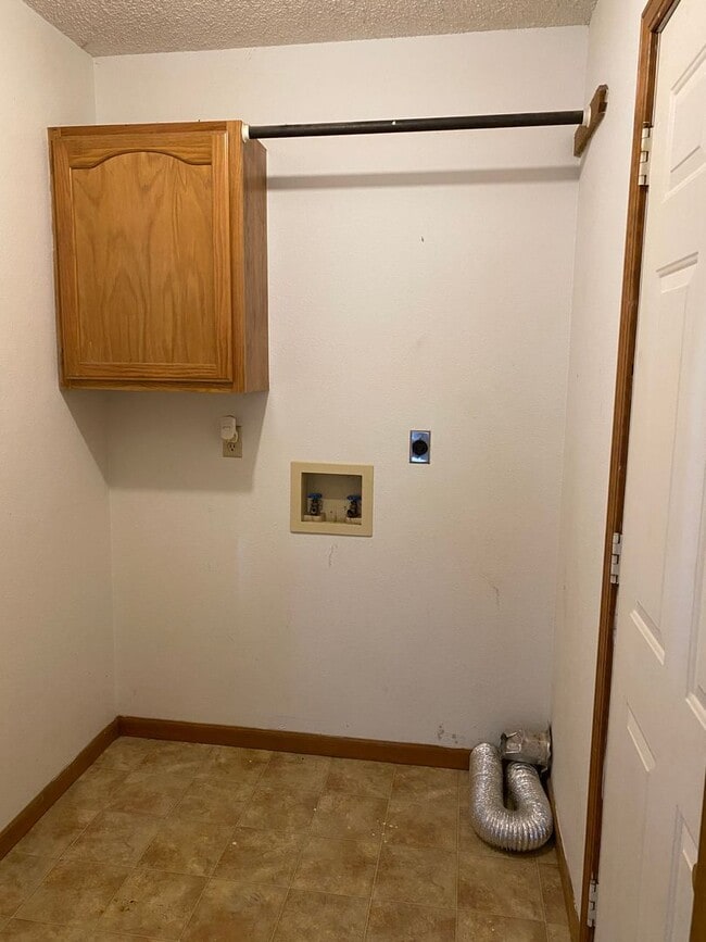 Building Photo - 2 Bedroom | 2 Bathroom | 2 Car Garage, 110...