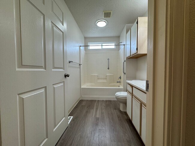 Building Photo - 4343 W Rose Hl St