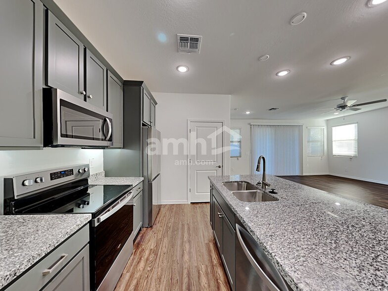 Building Photo - 15068 W Sherman St