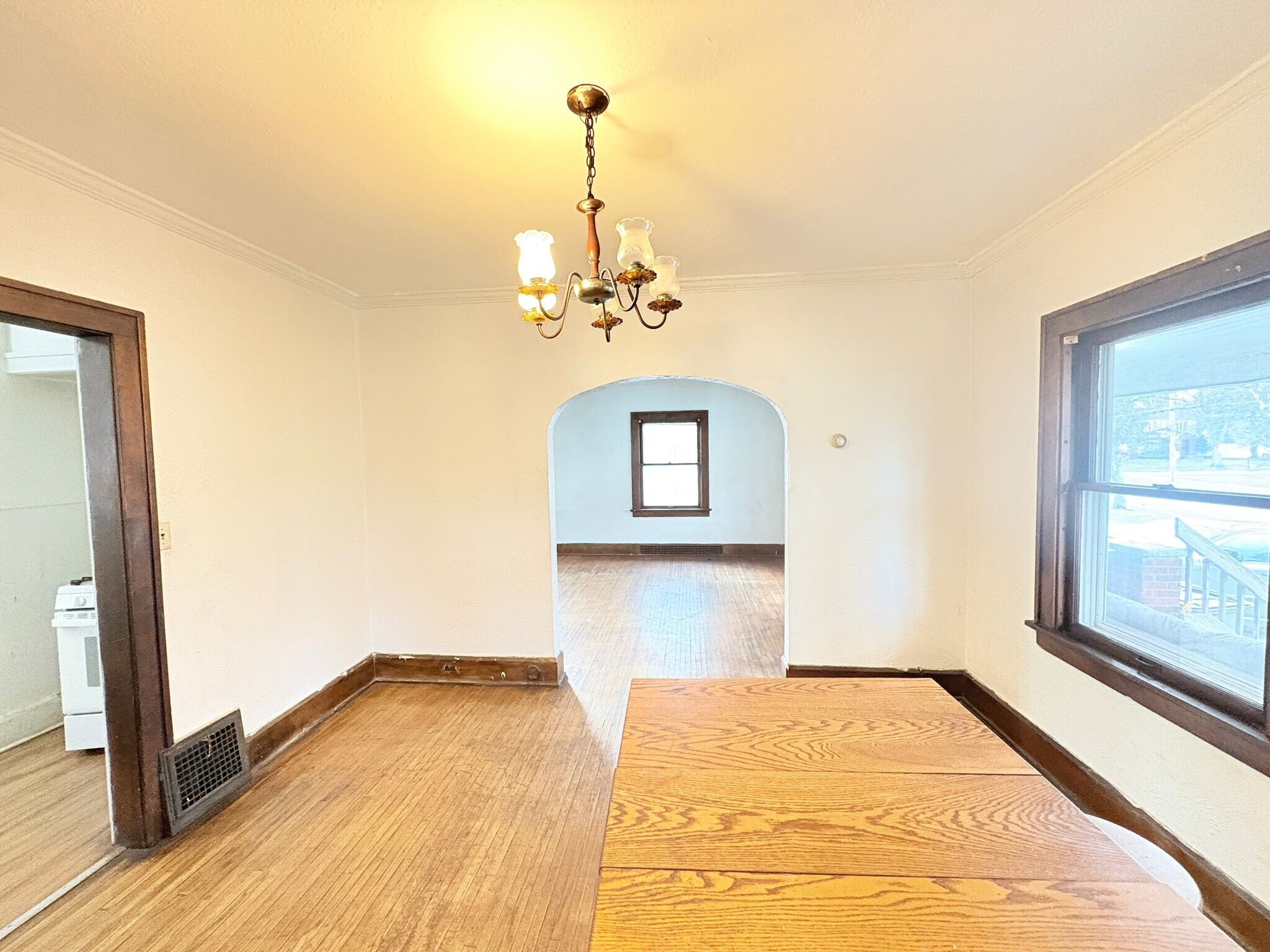 Building Photo - 1907 Oakwood Ave