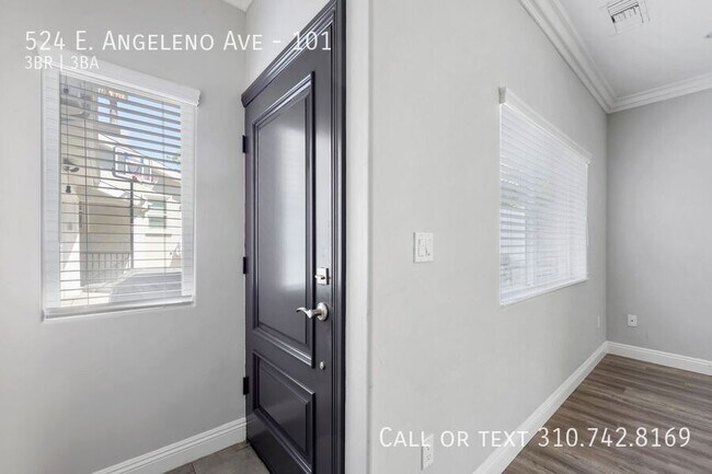 Building Photo - 524 E Angeleno Ave