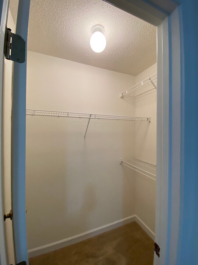 unit B - 4119 Juniper Ln NW