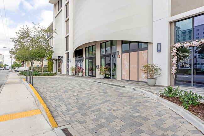 Building Photo - 1501 SW 37th Ave