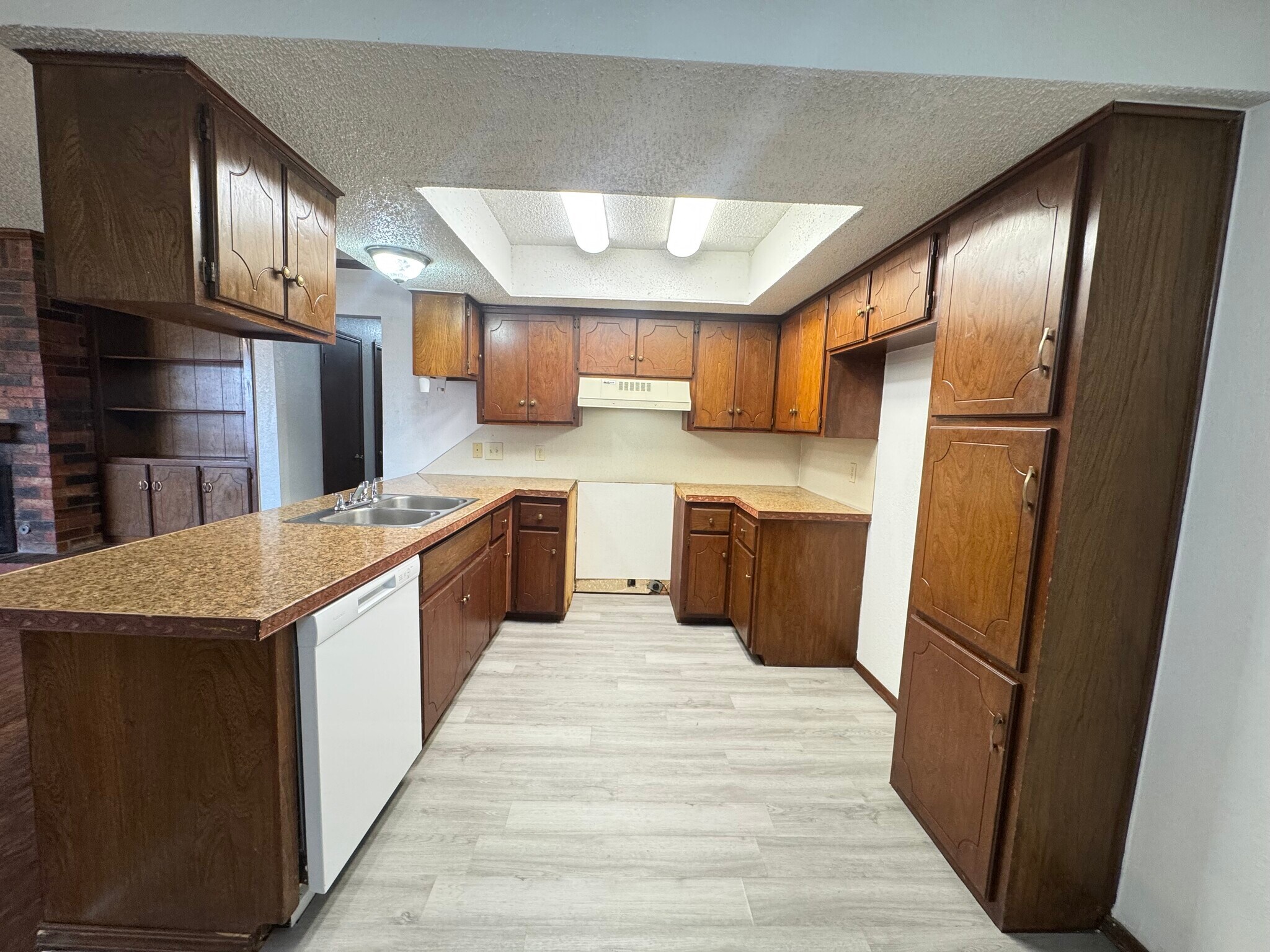 Building Photo - 9915 Larkspur Ln