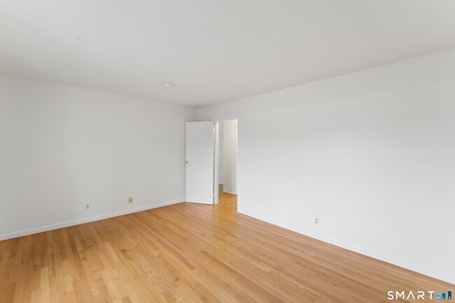 Building Photo - 82 Olcott Way