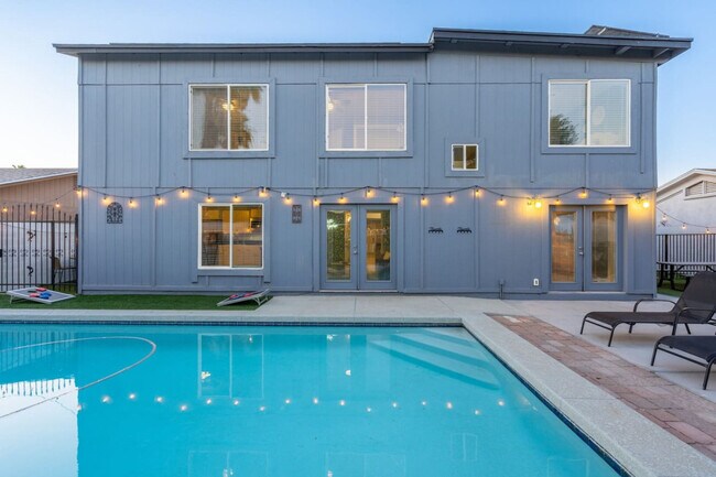 Building Photo - 3733 E Dahlia Dr