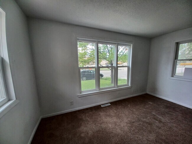Building Photo - Check out this wonderful one-bedroom plus ...