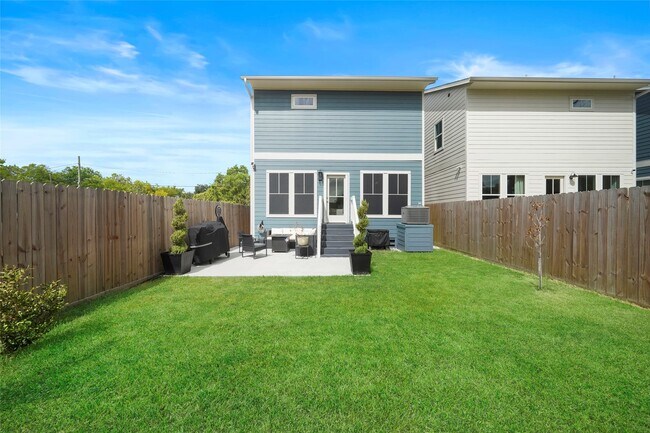 Building Photo - 3400 Castor St