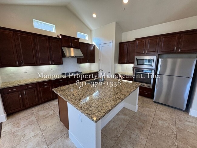 Building Photo - Stunning 3 Bed 2 Bath Home in East Garriso...