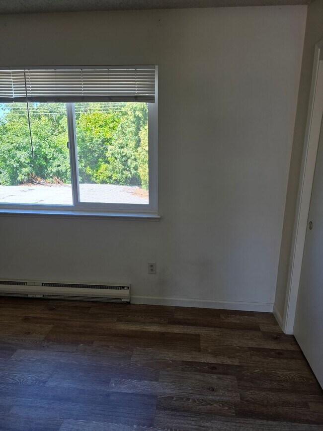 Building Photo - 4047 Hamilton Ave