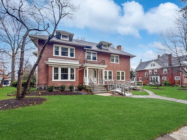 Building Photo - 1116 Woodmont Ave